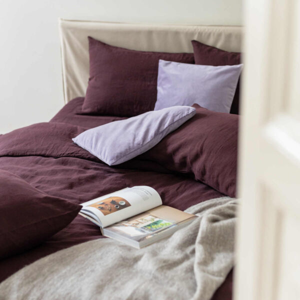 Deep Purple linen fitted sheet (2)