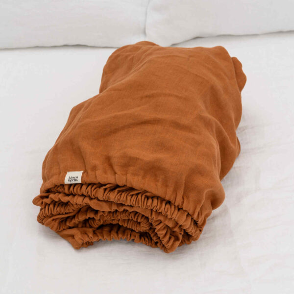 Cinnamon linen fitted sheet