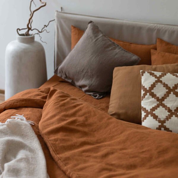 Cinnamon linen fitted sheet (3)