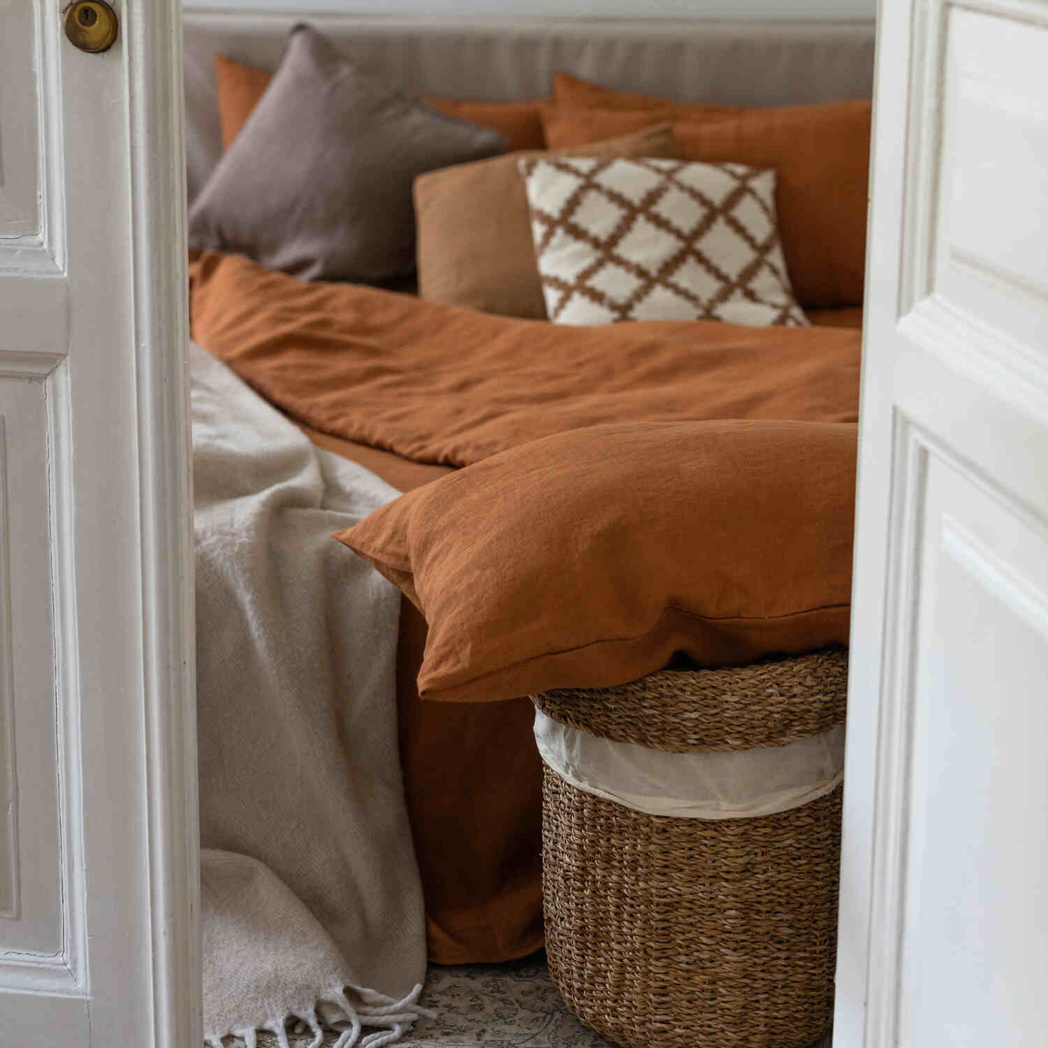 Cinnamon linen flat sheet (1)