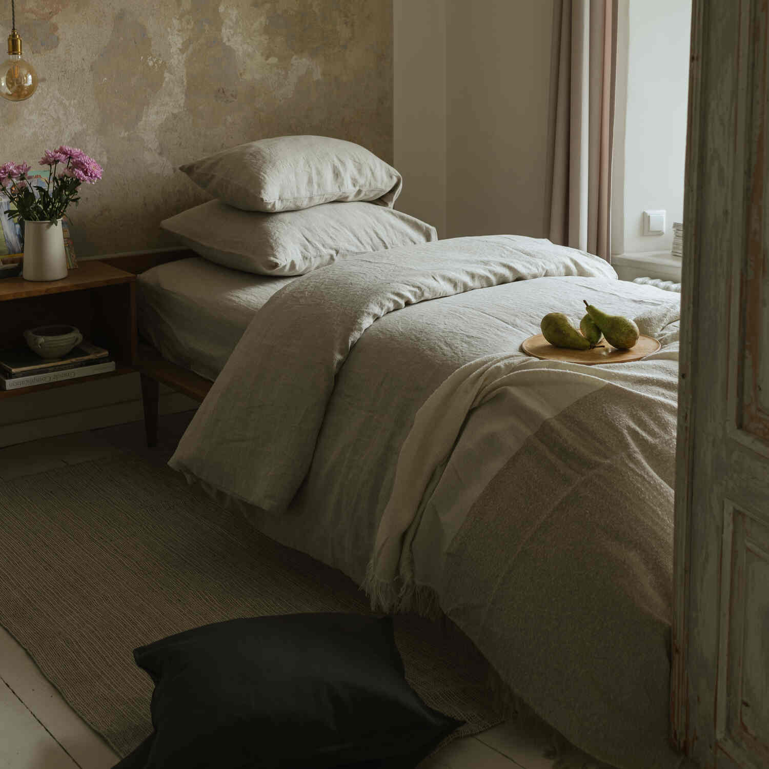 Natural Melange linen fitted sheet (1)