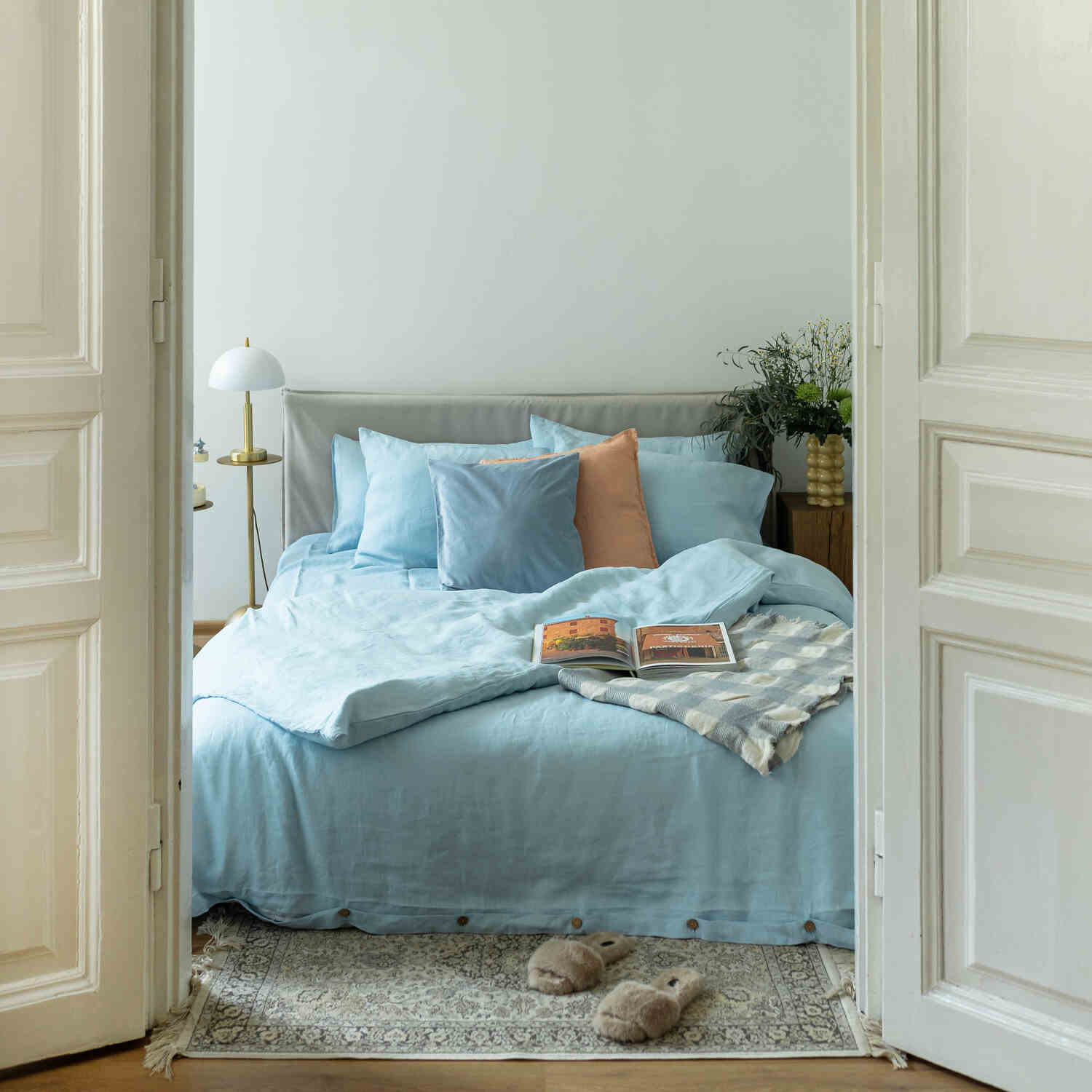 Sky Blue linen fitted sheet (1)
