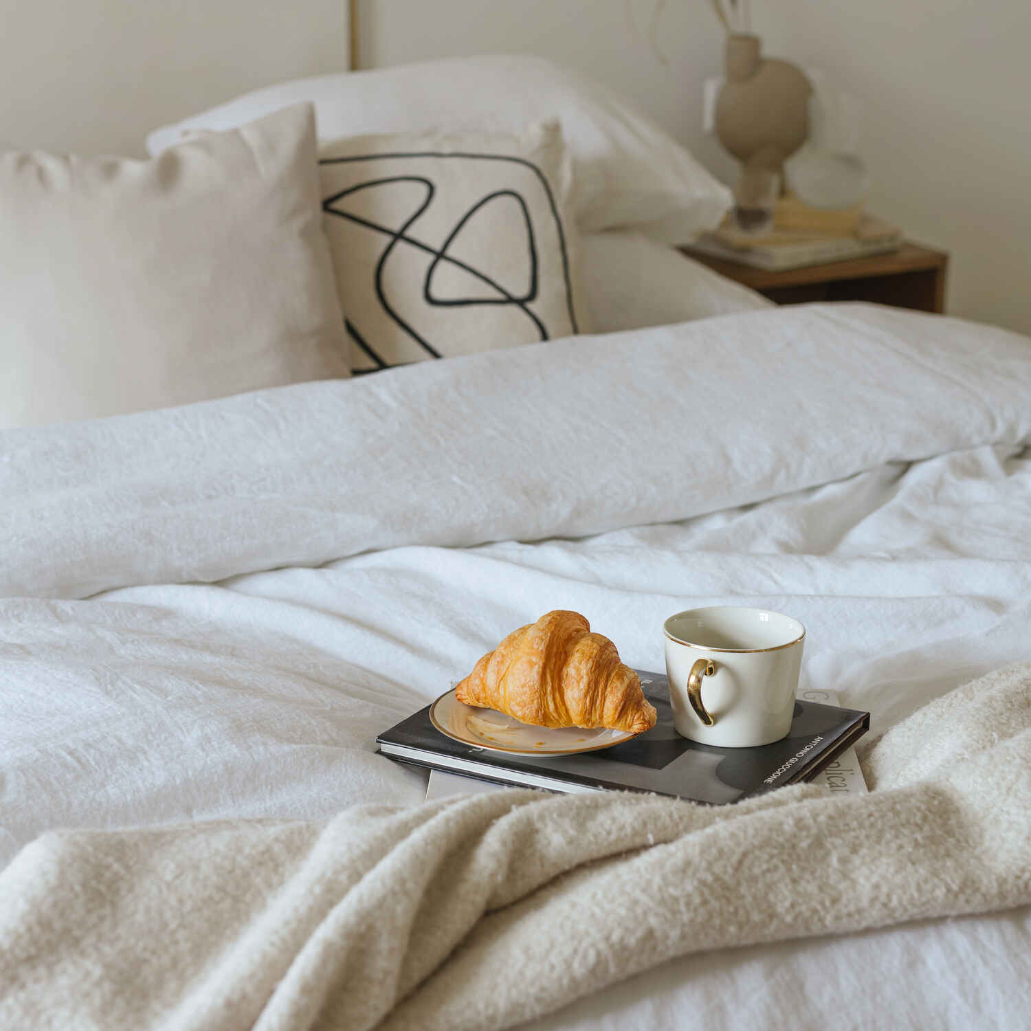 White linen fitted sheet (1)
