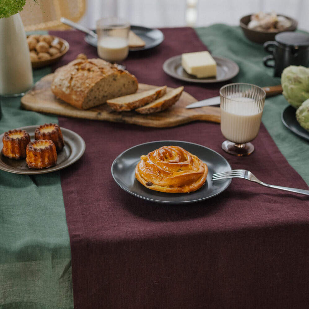 Deep Purple linen table runner (2)