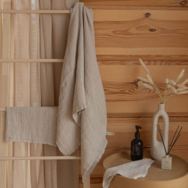Linen waffle towel in Beige