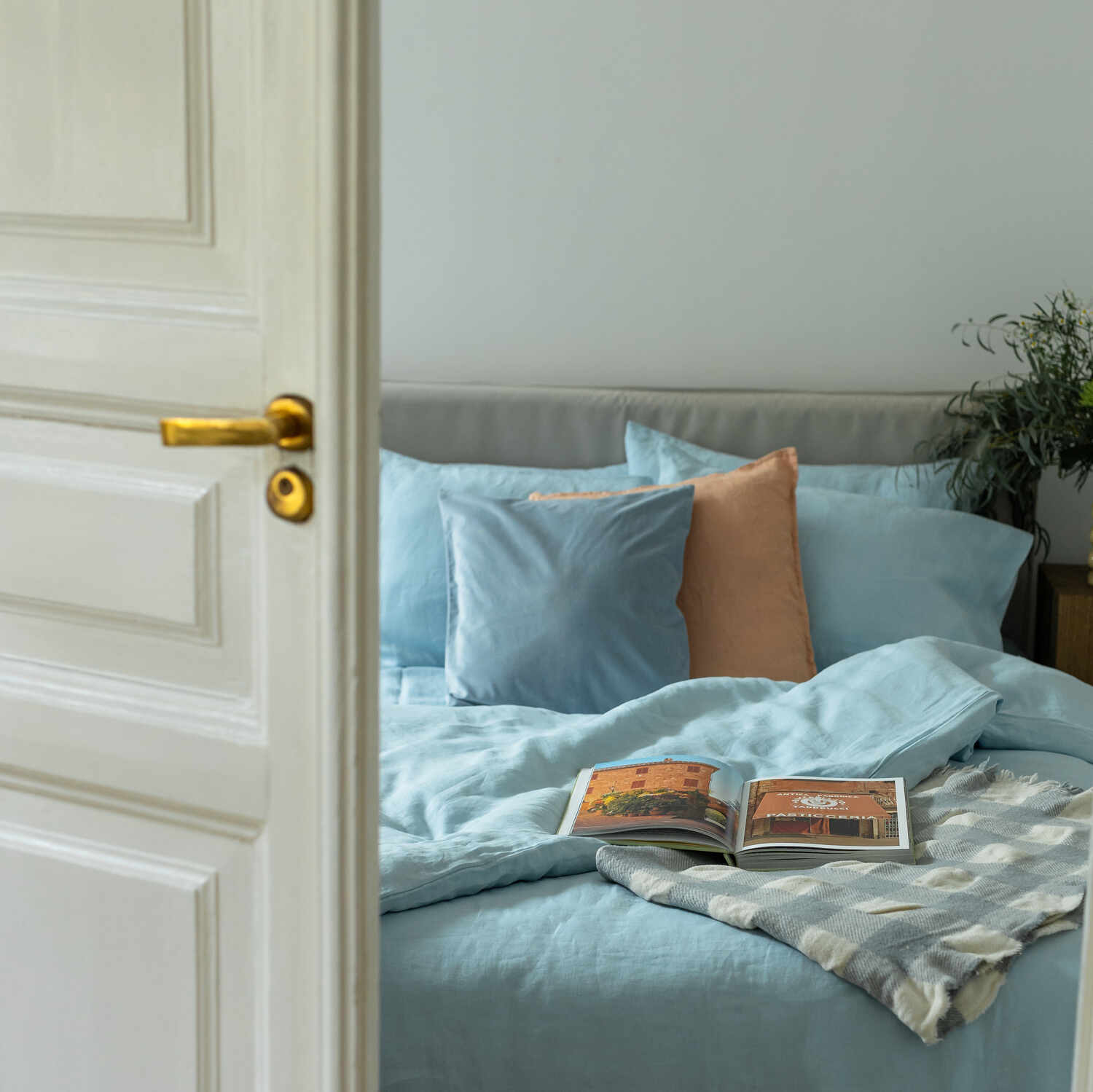 Sky Blue linen bed sheet set (1)