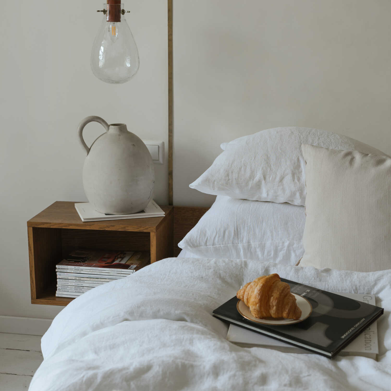 White linen bed sheet set (1)
