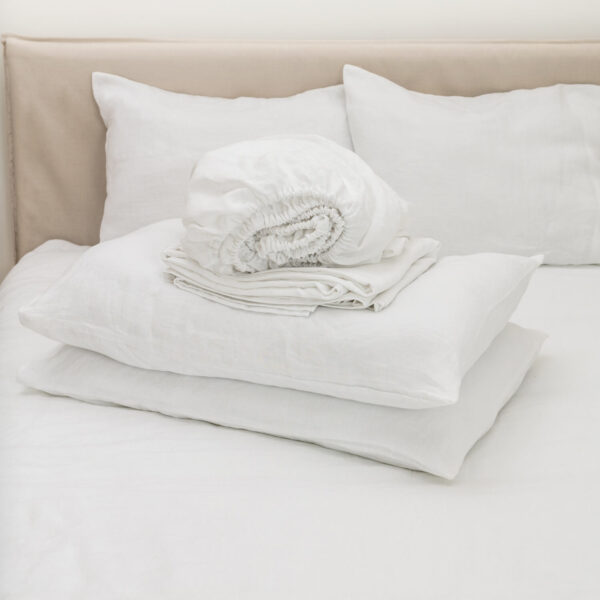 White linen bed sheet set
