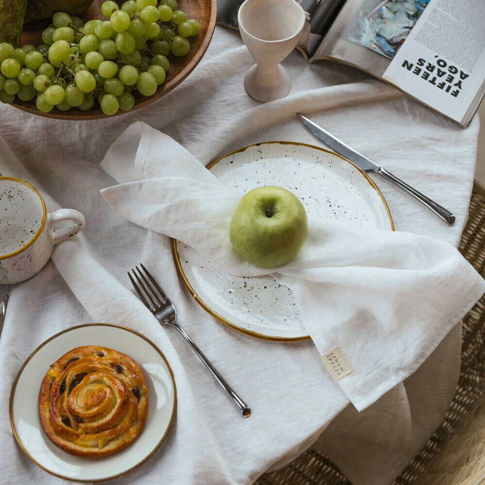 White linen napkin set of 4 (2)