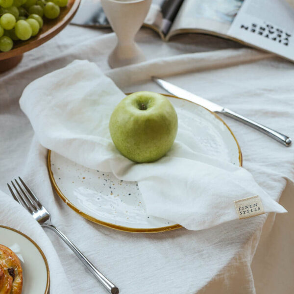 White linen napkin set of 4 (4)