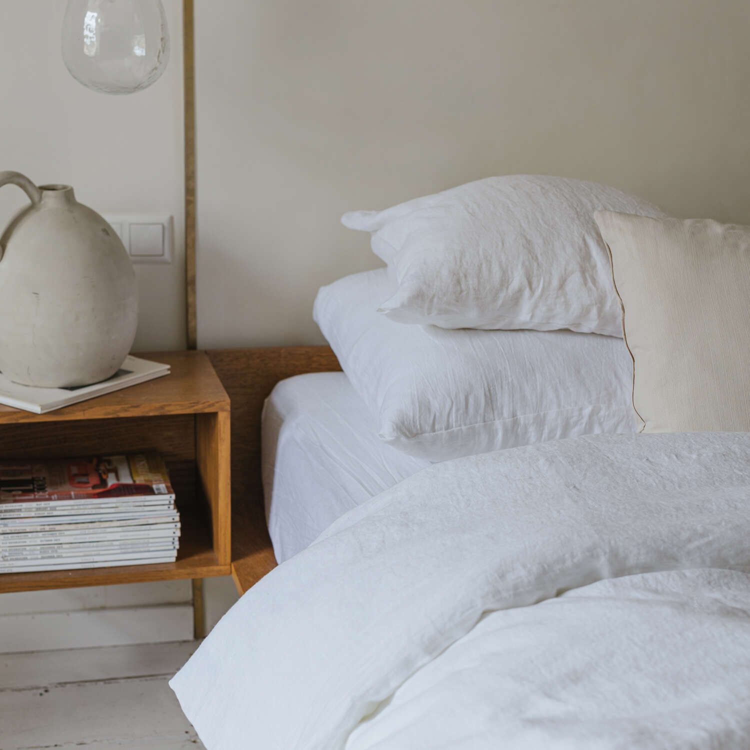 White linen pillow case (2)