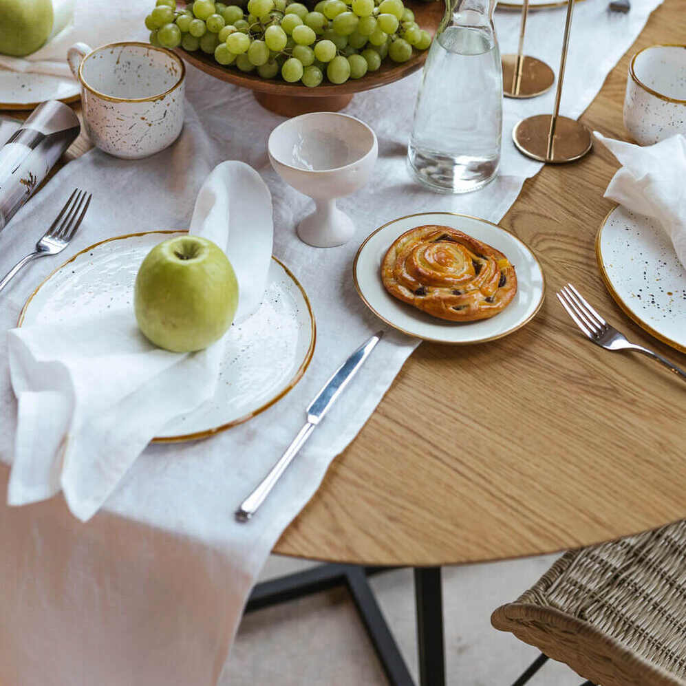 White linen table runner (2)