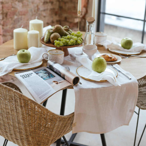 White linen table runner (4)