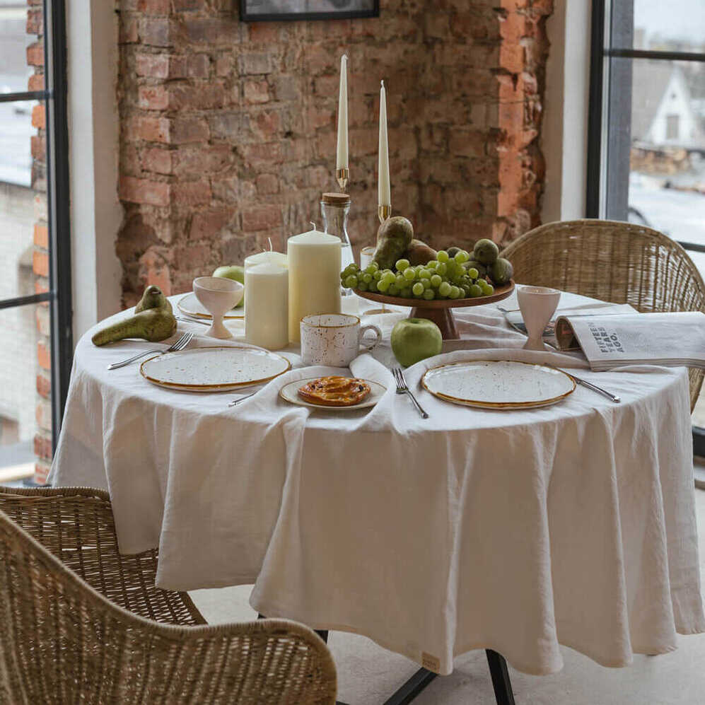 White linen tablecloth (2)